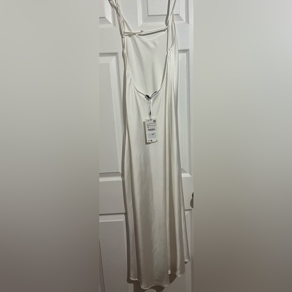 Silk dress from Zara. Never worn. Extra small - Picture 3 of 5